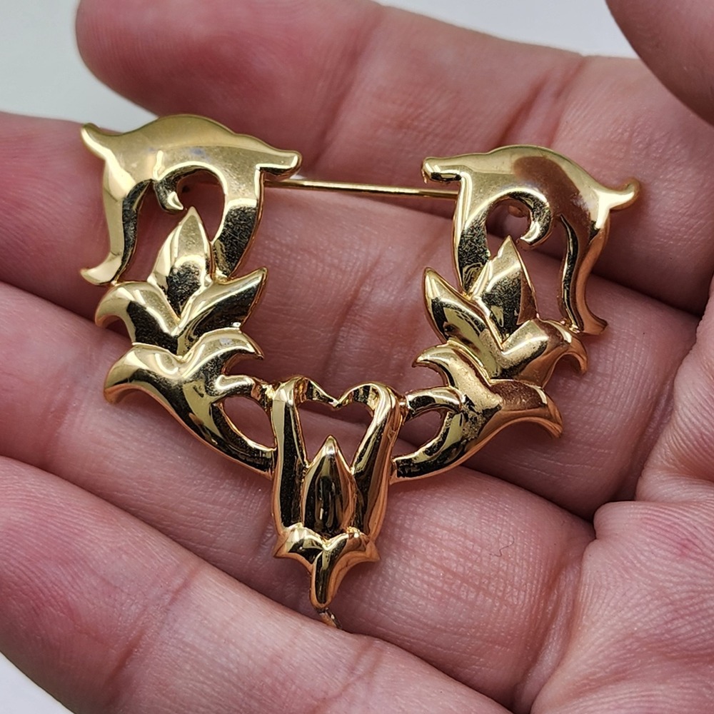 Trifari Gold Tone Floral Swirl Brooch Pin Vintage Modernist Statement Signed